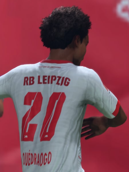 Drei Spieler von RB Leipzig bejubeln ein Tor in FC 26.
