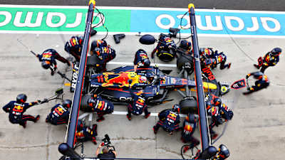Sergio Perez of Oracle Red Bull Racing makes a pitstop during the F1 Grand Prix of Hungary at Hungaroring on July 31, 2022 in Budapest, Hungary. (Photo by Mark Thompson/Getty Images)