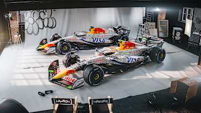 La monoplace F1 Visa Cash App Racing Bulls VCARB 02 avec une livrée spéciale pour Liam Lawson et Isack Hadjar conçue par Slawn.