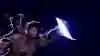Zrzut ekranu z gry Prince of Persia: The Lost Crown przedstawia Sargona trzymającego w dłoni pióro.