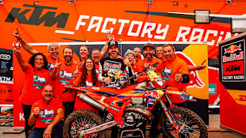 Manuel Lettenbichler and his team at 24MX Hixpania, Stop 5 of the 2023 FIM Hard Enduro World Championship