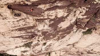 Alex Honnold in Action in einer Aufnahme von Reel Rock S9 E9