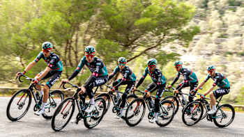 Luis-Joe Luhrs et Cesare Benedetti pendant le Red Bull Junior Brothers lors du camp Bora-Hansgrohe à Majorque, Espagne en décembre 2022.