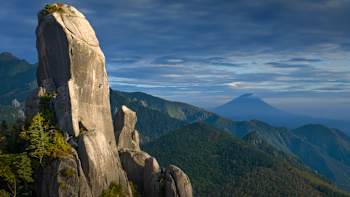 Sachi Amma climbs Mt. Mizugaki in Reel Rock