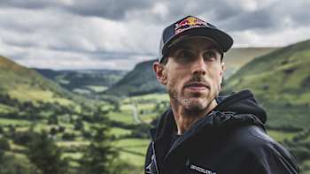 Gee Atherton ist während der Red Bull Hardline in Dinas Mawydd, Wales, Vereinigtes Königreich am 6. September 2022 zu sehen.