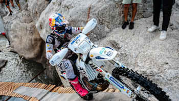 Billy Bolt powers through steep terrain in the Turkish Kemer region during the 2024 Sea to Sky Hard Enduro, showcasing skill and endurance in the FIM championship