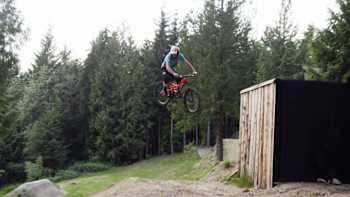 AP-1M5XY37JN2111-featureMedia