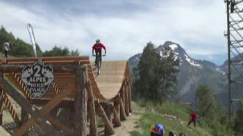 AP-1M5XYV3ES2111-featureMedia