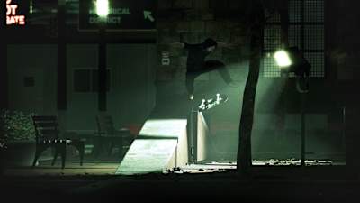Captura de pantalla de un skateboarder en medio de un kickflip en Session: Skate Sim.
