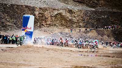 Teilnehmer/innen performen während des Red Bull Erzbergrodeos 2024 in Eisenerz, Österreich, am 2. Juni 2024.