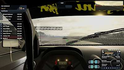 Screenshot aus Project Motor Racing zeigt ein GT-Rennen bei Regen in Silverstone.