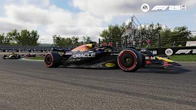 Screenshot aus F1 25 zeigt Max Verstappen in Führung in Imola.