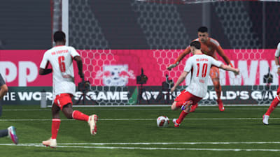 Brajan Gruda, do RB Leipzig, a chutar a gol no EA FC 27.