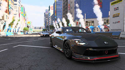 Screenshot aus Forza Horizon 6 zeigt ein Rennen in einem Nissan Skyline GT-R