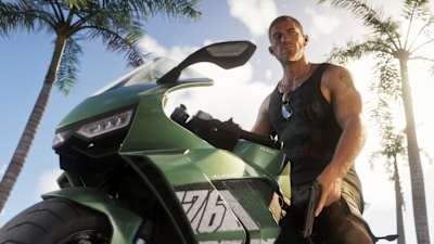 Jason Duval aux côtés d’une moto sportive dans Grand Theft Auto VI.