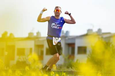 Un coureur en action lors de la Wings for Life World Run 2026 à Poznan, en Pologne.   