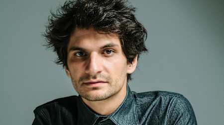 Watch this fast-rising talent, who's clocked up over 100mstreams, perform an intimate, exclusive live session.