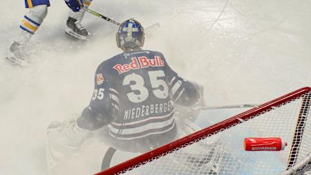 Captura de pantalla de NHL 25 que muestra al portero Mathias Niederberger del EHC Red Bull Munich 