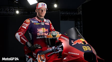 Una schermata di MotoGP 24 mostra il pilota KTM Brad BInder su una moto Red Bull GASGAS Tech3.