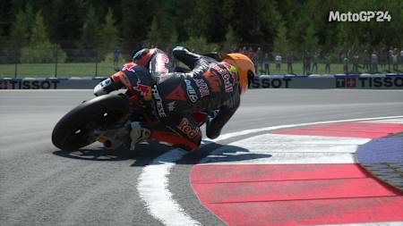 Screenshot aus MotoGP 24 zeigt einen Fahrer der Moto3-Klasse am Red Bull Ring beim Durchfahren einer Kurve.