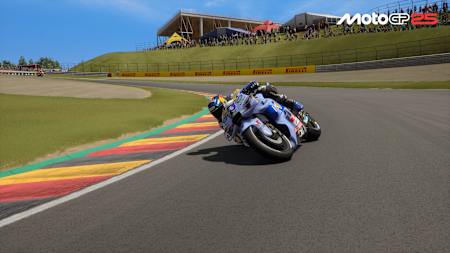 Un'immagine della MotoGP 25 mostra Alex Marquez al Sachsenring.