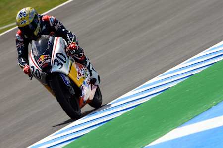 Dylan Mavin racing the QP in Jerez 2009