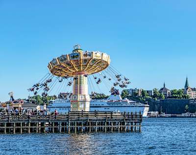 Décollage immédiat au Gröna Lund, le Luna Park local.