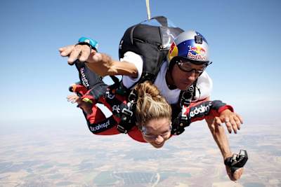 Inês Correia y Mário Pardo en acción en el Red Bull Solo Flight en Figueira dos Cavaleiros, Portugal, el 23 de agosto de 2013