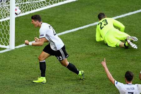 Mario Gómez celebrates scoring Germany's second goal vs Slovakia in the UEFA European Championship Round of 16 match in Stade Pierre-Mauroy, Lille on June 26, 2016.