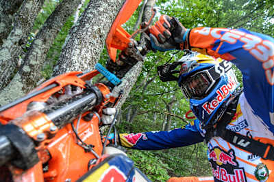 Alfredo Gomez in prima zi de offroad la Red Bull Romaniacs 2017, cel mai dificil raliu de hard eduro din lume.