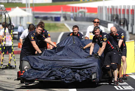 Das Ende von Verstappens Trainingsfahrt – jetzt ist die Boxencrew gefordert