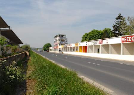 La recta de salida de Reims-Gueux