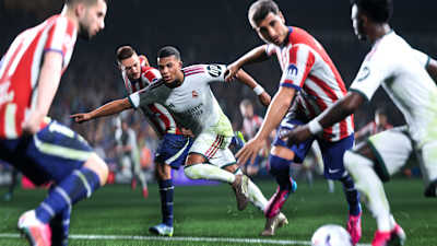 Скріншот гравців у дії під час матчу в EA SPORTS FC 27.