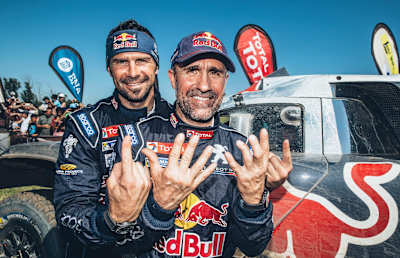 Stéphane Peterhansel’s running out of fingers!