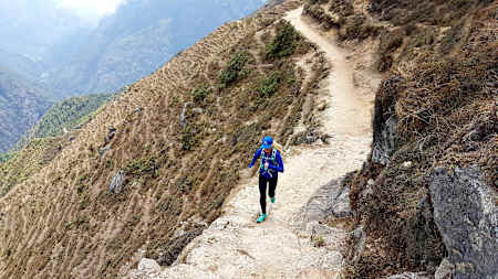 「氷河の上に立つと、氷にひびが入ったりする音や不気味な音などが実際に聞こえます」