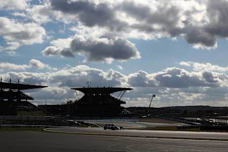 Imagen que muestra a Daniil Kvyat en el Scuderia AlphaTauri AT01 Honda durante la clasificación para el Gran Premio de Eifel de F1 2020 en Nürburgring.