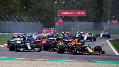 le Néerlandais n’a pas pu défendre ses Max Verstappen chances jusqu’au bout de ce Grand Prix d'Emilie-Romagne, la faute à une explosion de son pneu arrière.