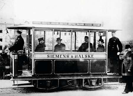 The first tram: 4,3 metres long and 20 km/h fast