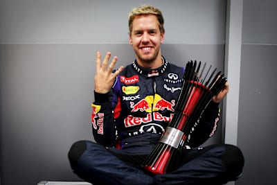 Sebastian Vettel oslavuje štvrtý titul majstra sveta na Velkej cene Indie, 2013