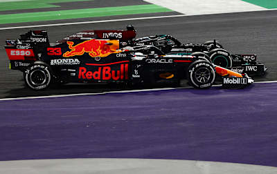 Сезонная борьба Ферстаппена против Хэмилтона подходит к финалу