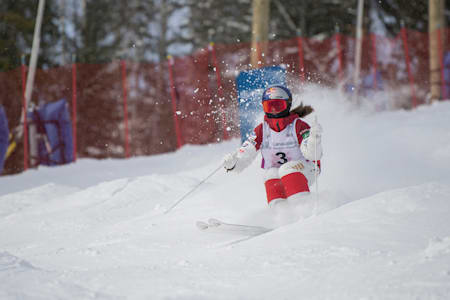 La skieuse freestyle Anri Kawamura est la référence du ski de bosses.