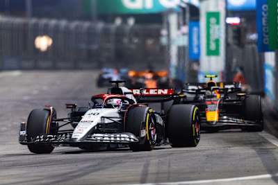 Liam Lawson von der Scuderia AlphaTauri beim Großen Preis von Singapur am 17. September 2023.