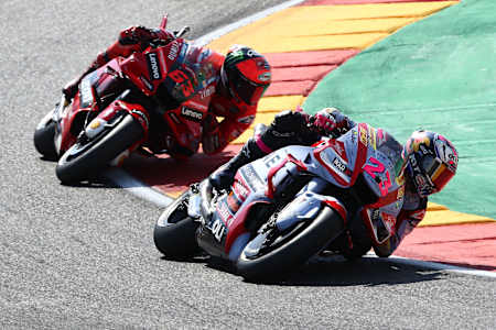 Enea Bastianini leads Francesco Bagnaia at the 2022 Aragon MotoGP.