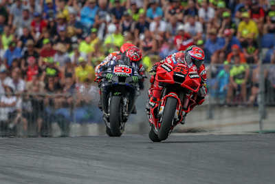 Francesco Bagnaia y Fabio Quartararo durante el GP de Austria de MotoGP celebrado en el Red Bull Ring.