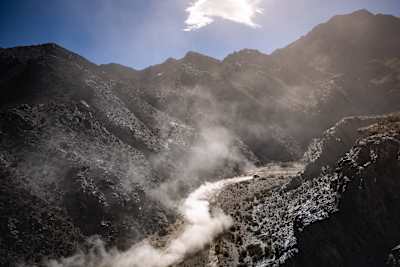 On voit ici Stéphane Peterhansel et Michaël Metge après la 4e étape du Desafio Ruta 40 à San Juan, en Argentine, le 28 mai 2026. 