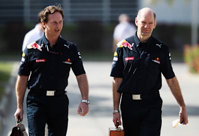 Christian Horner y Adrian Newey en el Gran Premio de Baréin de 2010. 