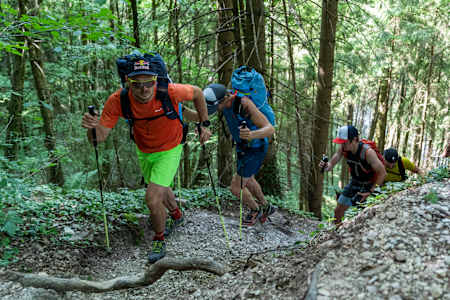 Die Athleten versuchen mit Chrigel mitzuhalten.