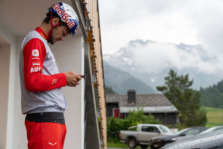 Paul Guschlbauer (AUT1) entschied sich für eine andere Route als der Rest.