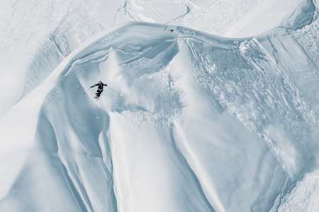 Markus Eder tackles steep, powdery slopes at the Natural Selection Tour in Alaska, captured in a thrilling moment from the 2025 competition.