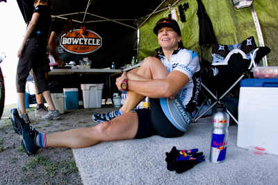 Rebecca Rusch durante el campeonato del mundo Solo Mountain Bike 2009 en Canmore, Alberta, Canadá.